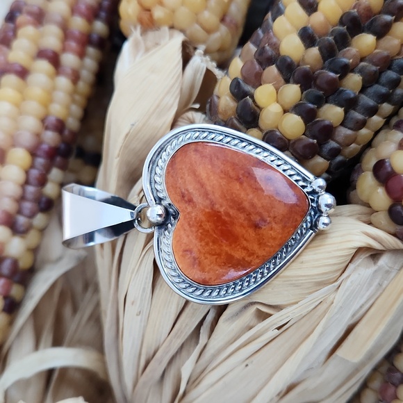 Stunning NWOT Native American Navajo Orange Spiny Oyster Heart Pendant 🧡🎁🍊 - Picture 10 of 10